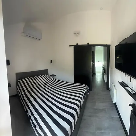 House With Private Pool In - 100 M² Σπίτι διακοπών